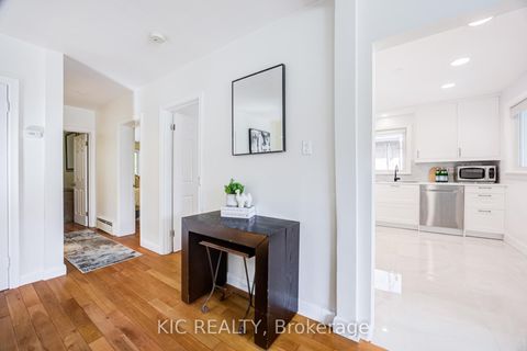 Photo 11 at 58 Coe Hill Drive, Swansea, Toronto