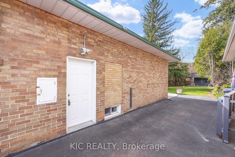 Photo 33 at 58 Coe Hill Drive, Swansea, Toronto