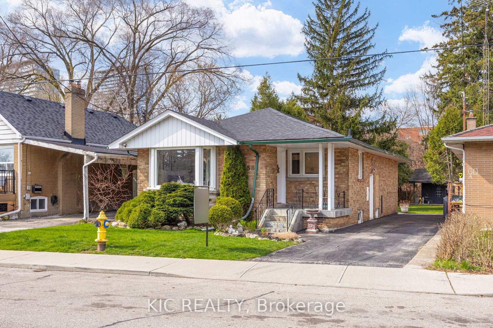 58 Coe Hill Drive, Swansea, Toronto photo 9