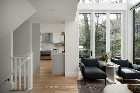 Photo 10 at 50 Poplar Plains Crescent, Casa Loma, Toronto