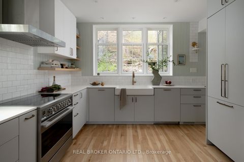 Photo 12 at 50 Poplar Plains Crescent, Casa Loma, Toronto