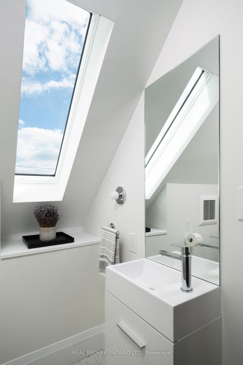 Photo 36 at 50 Poplar Plains Crescent, Casa Loma, Toronto