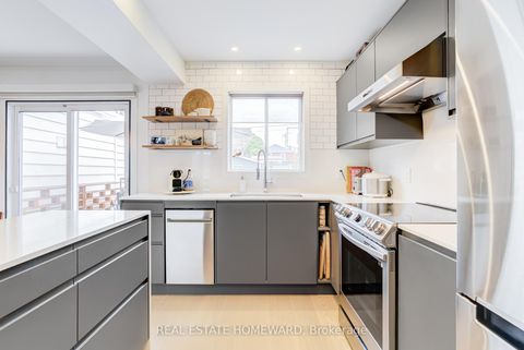 Photo 4 at 15 Rupert Street, Birchmount, Toronto