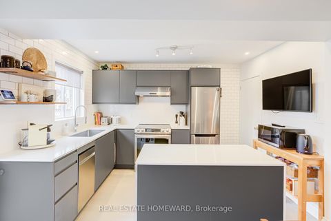 Photo 5 at 15 Rupert Street, Birchmount, Toronto