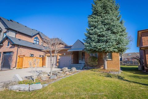 Photo 1 at 19 Ravine Court, East Woodbridge, Vaughan