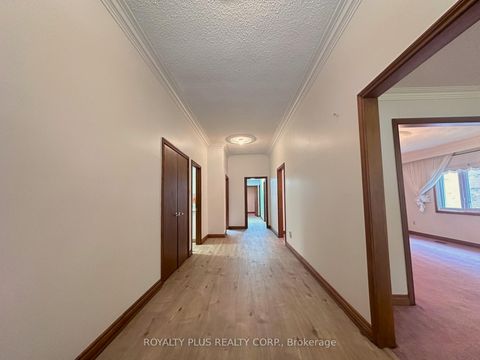 Photo 6 at 19 Ravine Court, East Woodbridge, Vaughan