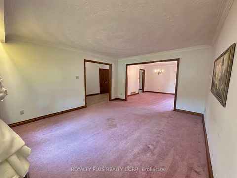 Photo 9 at 19 Ravine Court, East Woodbridge, Vaughan