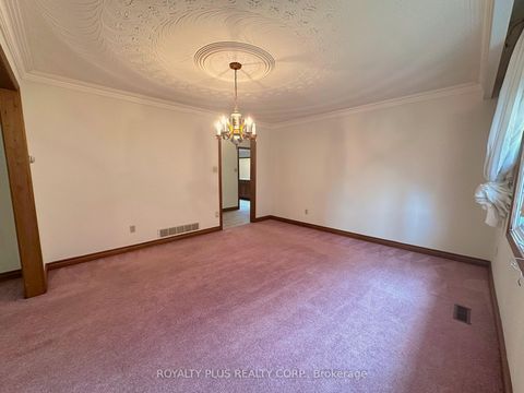 Photo 10 at 19 Ravine Court, East Woodbridge, Vaughan