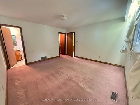 Photo 12 at 19 Ravine Court, East Woodbridge, Vaughan