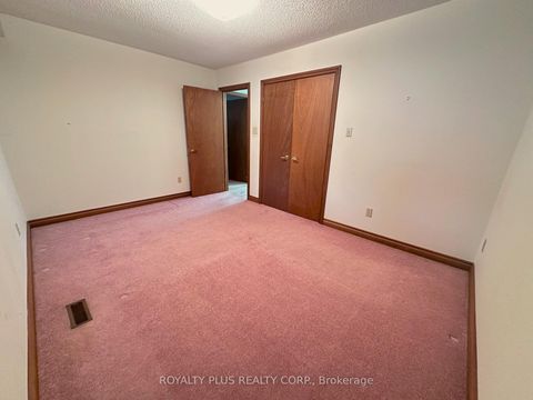 Photo 13 at 19 Ravine Court, East Woodbridge, Vaughan