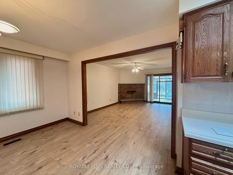 Photo 15 at 19 Ravine Court, East Woodbridge, Vaughan