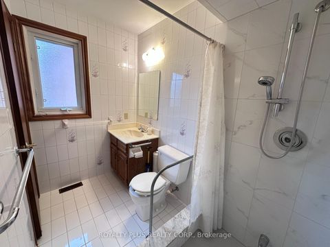 Photo 17 at 19 Ravine Court, East Woodbridge, Vaughan