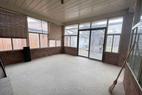 Photo 18 at 19 Ravine Court, East Woodbridge, Vaughan