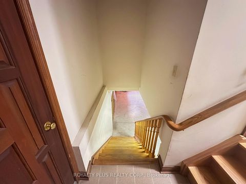 Photo 20 at 19 Ravine Court, East Woodbridge, Vaughan