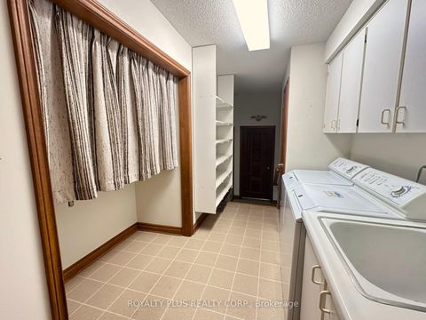 Photo 22 at 19 Ravine Court, East Woodbridge, Vaughan