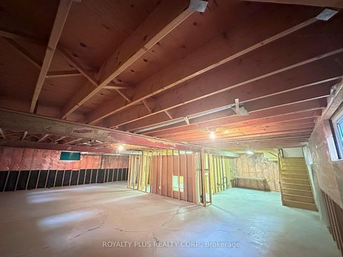 Photo 23 at 19 Ravine Court, East Woodbridge, Vaughan