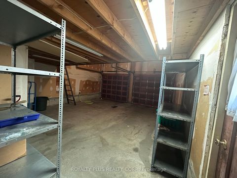 Photo 24 at 19 Ravine Court, East Woodbridge, Vaughan