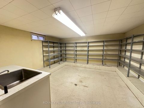 Photo 25 at 19 Ravine Court, East Woodbridge, Vaughan