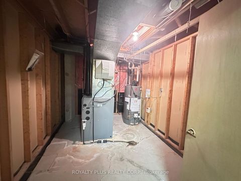 Photo 26 at 19 Ravine Court, East Woodbridge, Vaughan