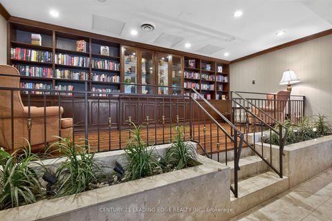 Photo 3 at 1011 - 33 Weldrick Road E, Observatory, Richmond Hill