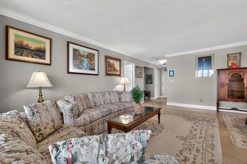 Photo 8 at 1011 - 33 Weldrick Road E, Observatory, Richmond Hill