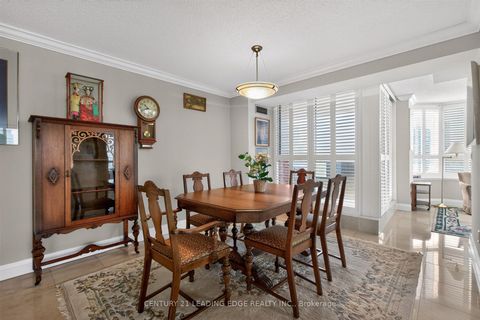 Photo 12 at 1011 - 33 Weldrick Road E, Observatory, Richmond Hill