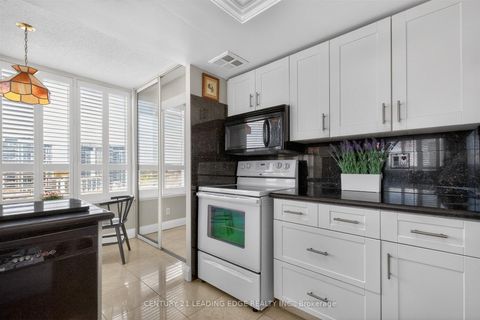 Photo 17 at 1011 - 33 Weldrick Road E, Observatory, Richmond Hill