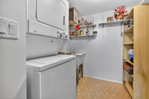 Photo 33 at 1011 - 33 Weldrick Road E, Observatory, Richmond Hill