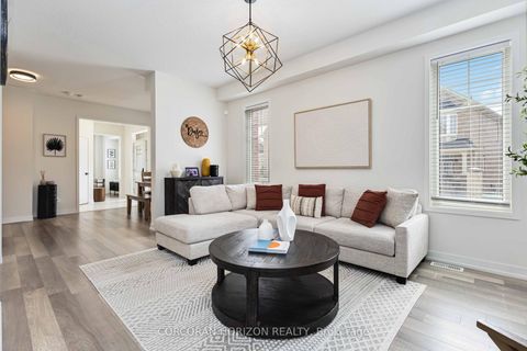 Photo 5 at 81 Dundonald Trail, Glenway Estates, Newmarket