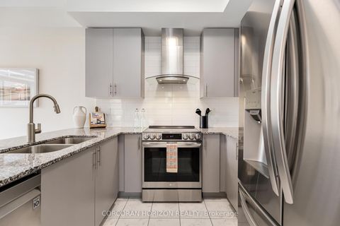 Photo 14 at 81 Dundonald Trail, Glenway Estates, Newmarket