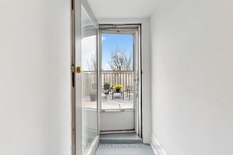 Photo 24 at 80 Manning Avenue, Bellwoods, Toronto