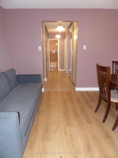 Photo 2 at 906 - 177 Linus Road, Don Valley Village, Toronto