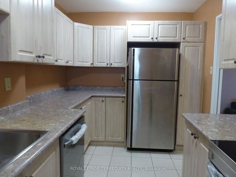 Photo 7 at 906 - 177 Linus Road, Don Valley Village, Toronto