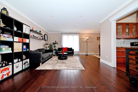 Photo 2 at 21 Bigham Crescent, West Deane, Toronto