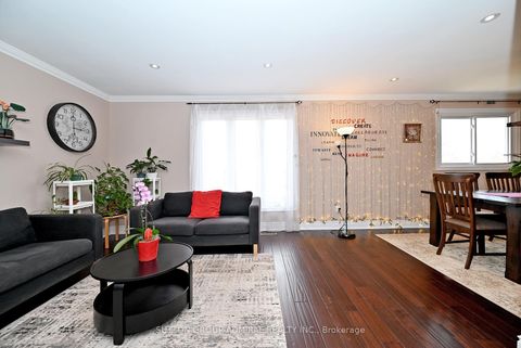 Photo 10 at 21 Bigham Crescent, West Deane, Toronto