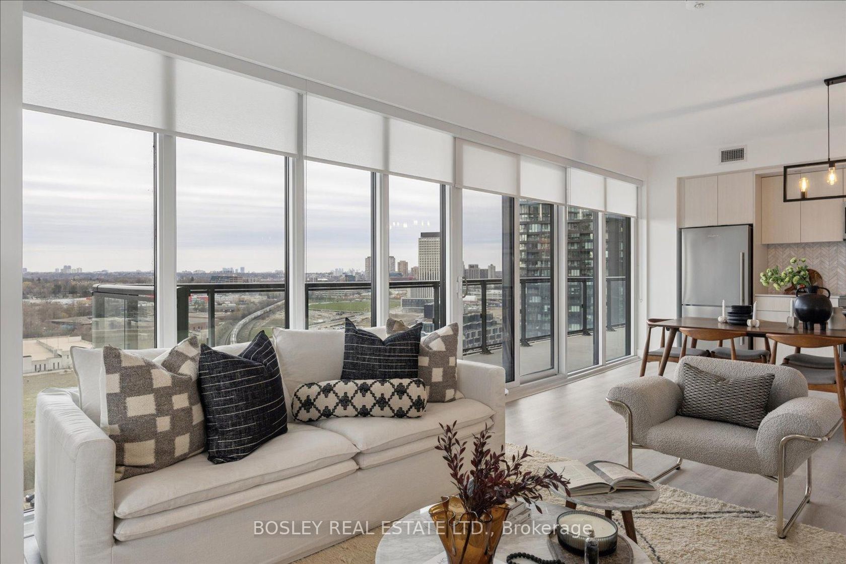 1603 - 30 Inn On The Park Drive, Don Mills, Toronto photo number 2