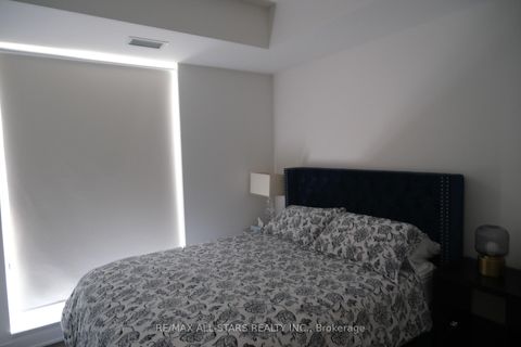 Photo 9 at 1007 - 130 River Street, Regent Park, Toronto