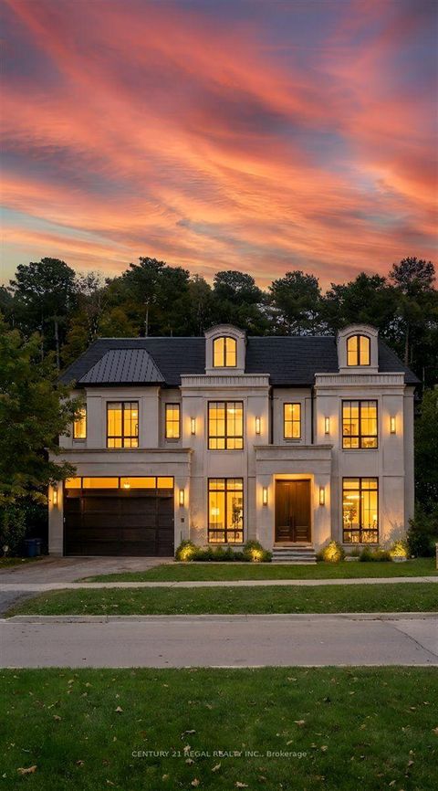 Photo 2 at 11 Montressor Drive, Windfields, Toronto