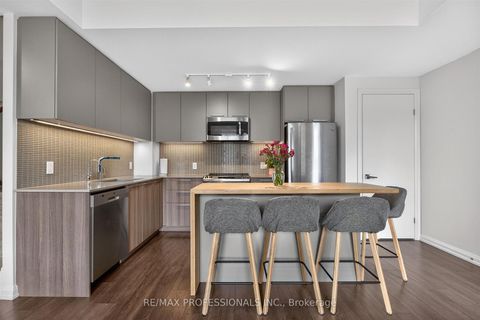 Photo 7 at TH48 - 10 Brin Drive, Humber Valley, Toronto