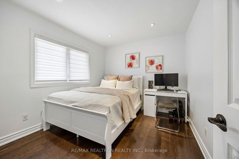 Photo 33 at 22 Denlow Boulevard, Don Mills, Toronto