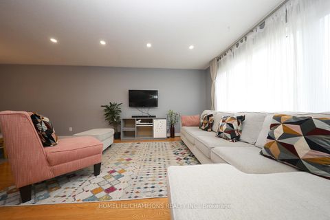 Photo 11 at 865 Vicki Drive, West Shore, Pickering