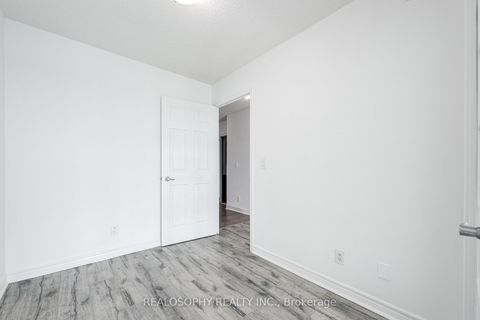 Photo 11 at 421 - 60 Fairfax Crescent, Birchmount, Toronto