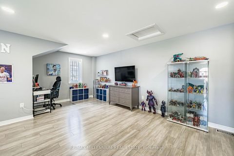 Photo 32 at 288 Barons Street, Kleinburg, Vaughan