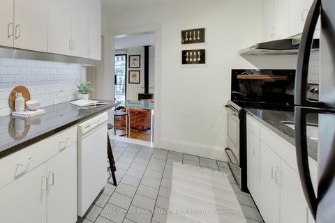 Photo 17 at 738 Huron Street, Casa Loma, Toronto