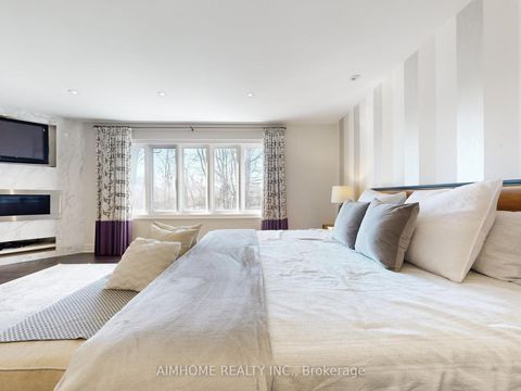 Photo 32 at 145 Renaissance Court, Beverley Glen, Vaughan