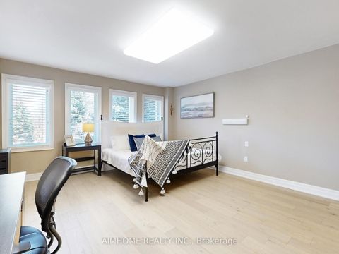 Photo 38 at 145 Renaissance Court, Beverley Glen, Vaughan