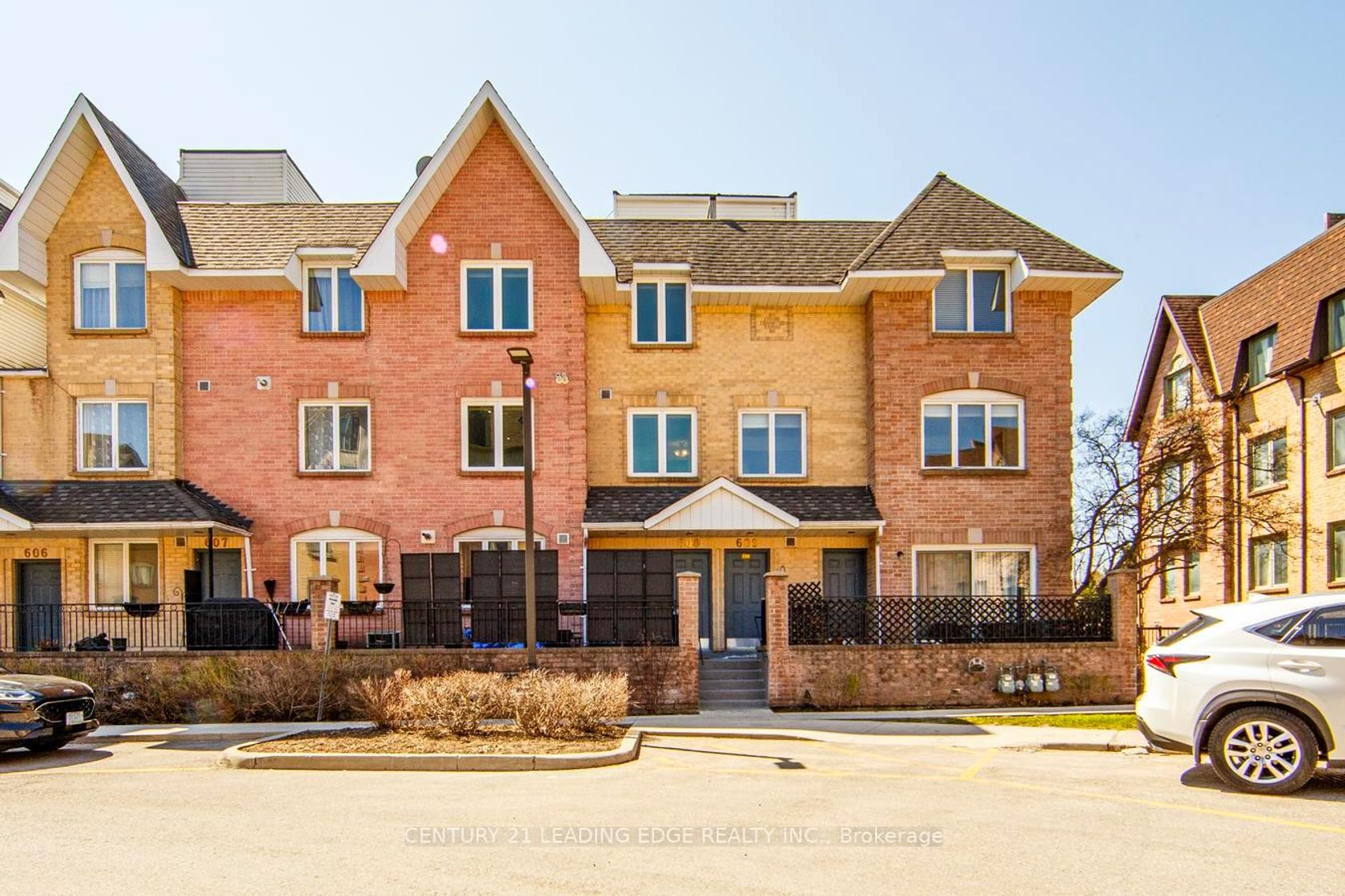 608 - 75 Weldrick Road E, Observatory, Richmond Hill photo number 2