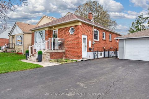 Photo 2 at 51 BARRHEAD Crescent, Kipling, Toronto