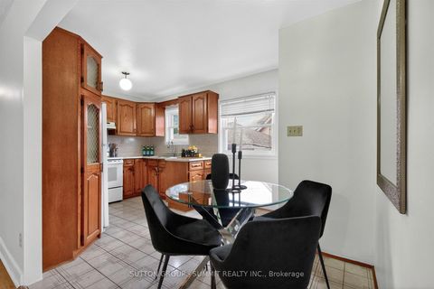 Photo 12 at 51 BARRHEAD Crescent, Kipling, Toronto