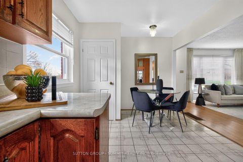 Photo 13 at 51 BARRHEAD Crescent, Kipling, Toronto